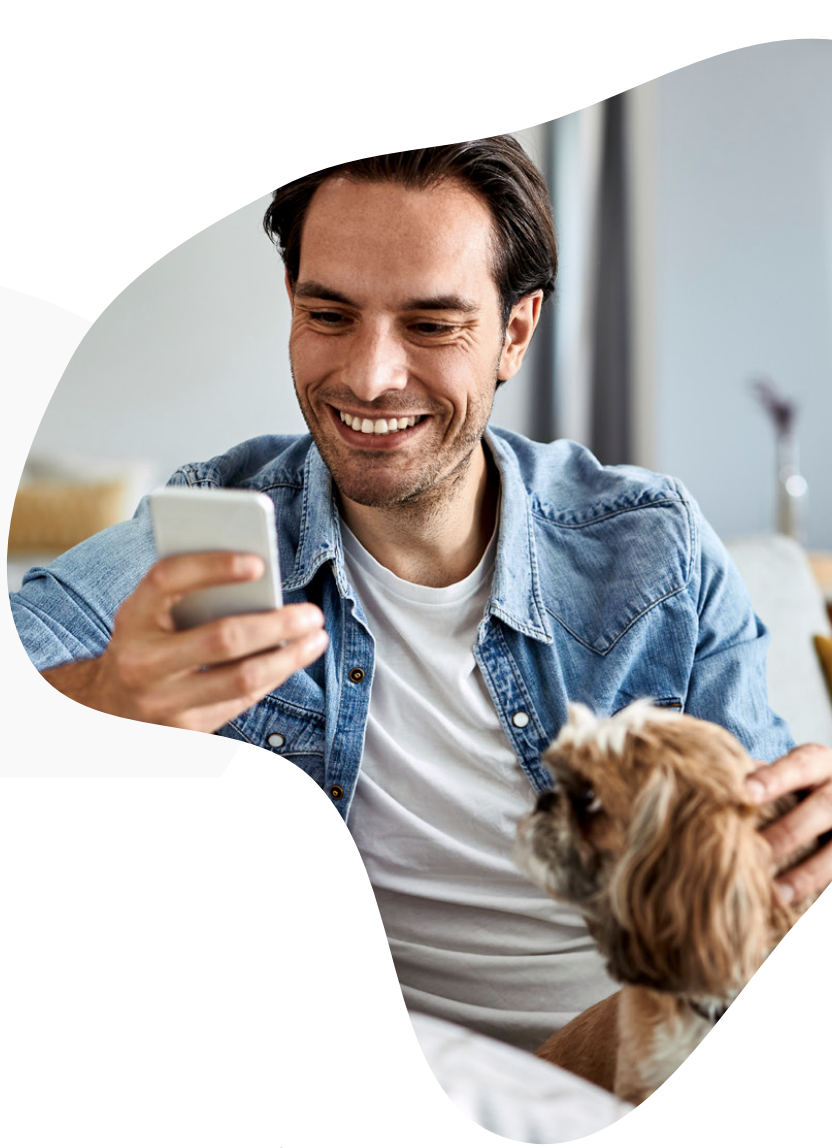 Hombre usando la app
